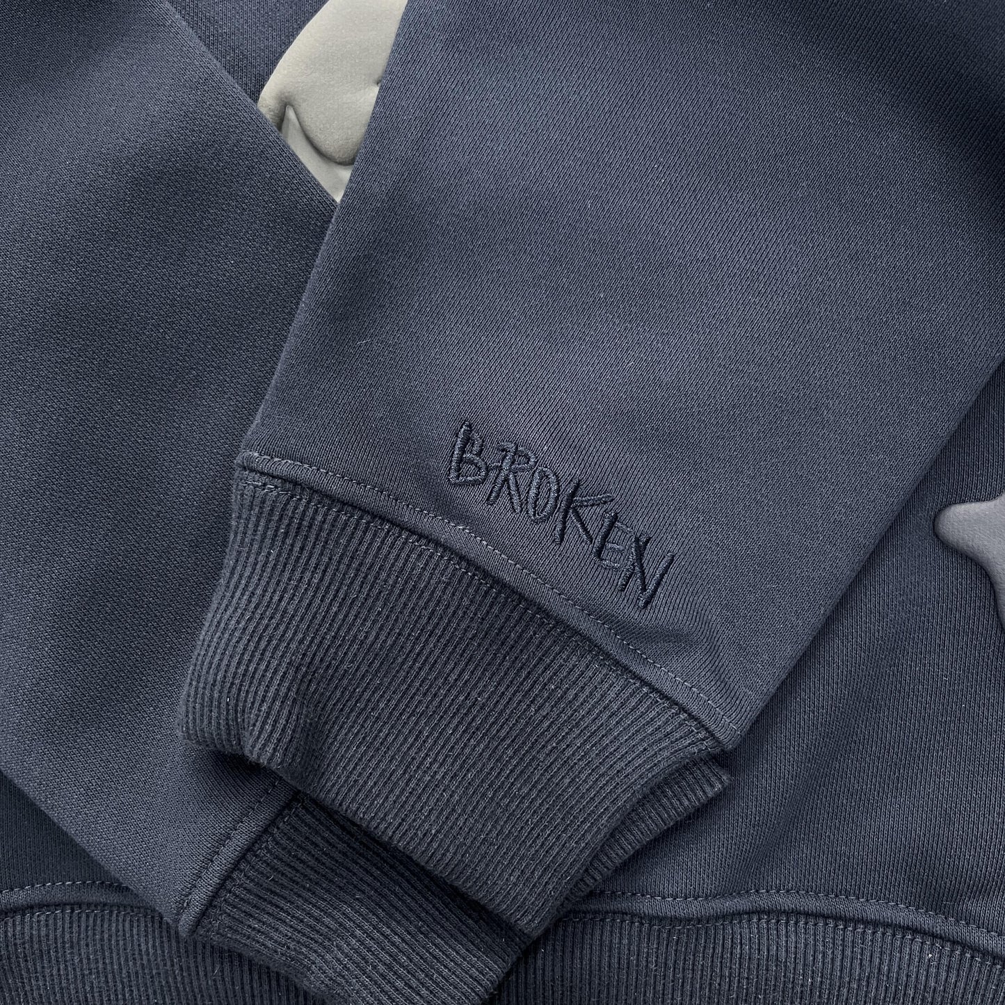 Broken Planet Into The Abyss Kapuzenpullover 