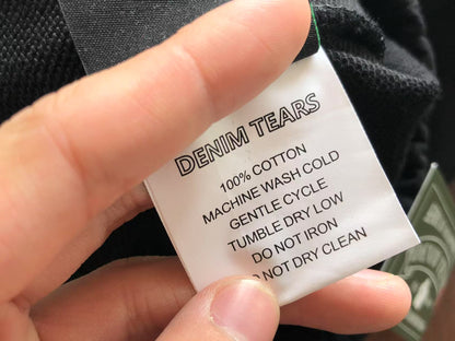 Pantaloncini di jeans strappati 