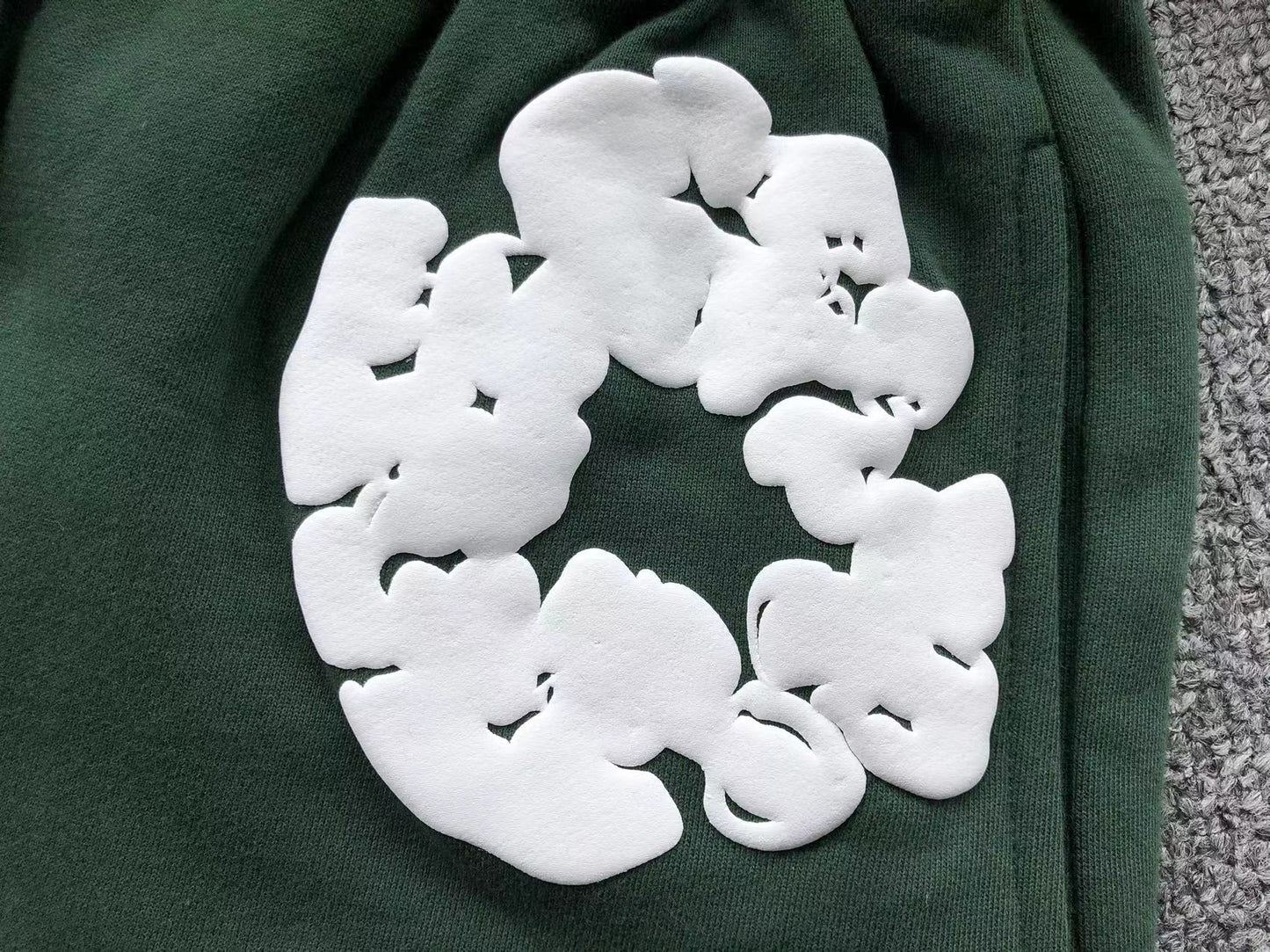 Pantaloncini con strappi in denim