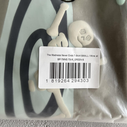 Maglietta spaziale con tre teschi del pianeta rotto 