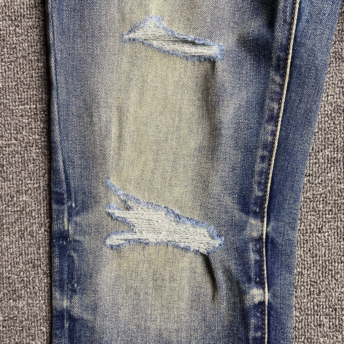 Schmale Jeans der Marke Purple Brand