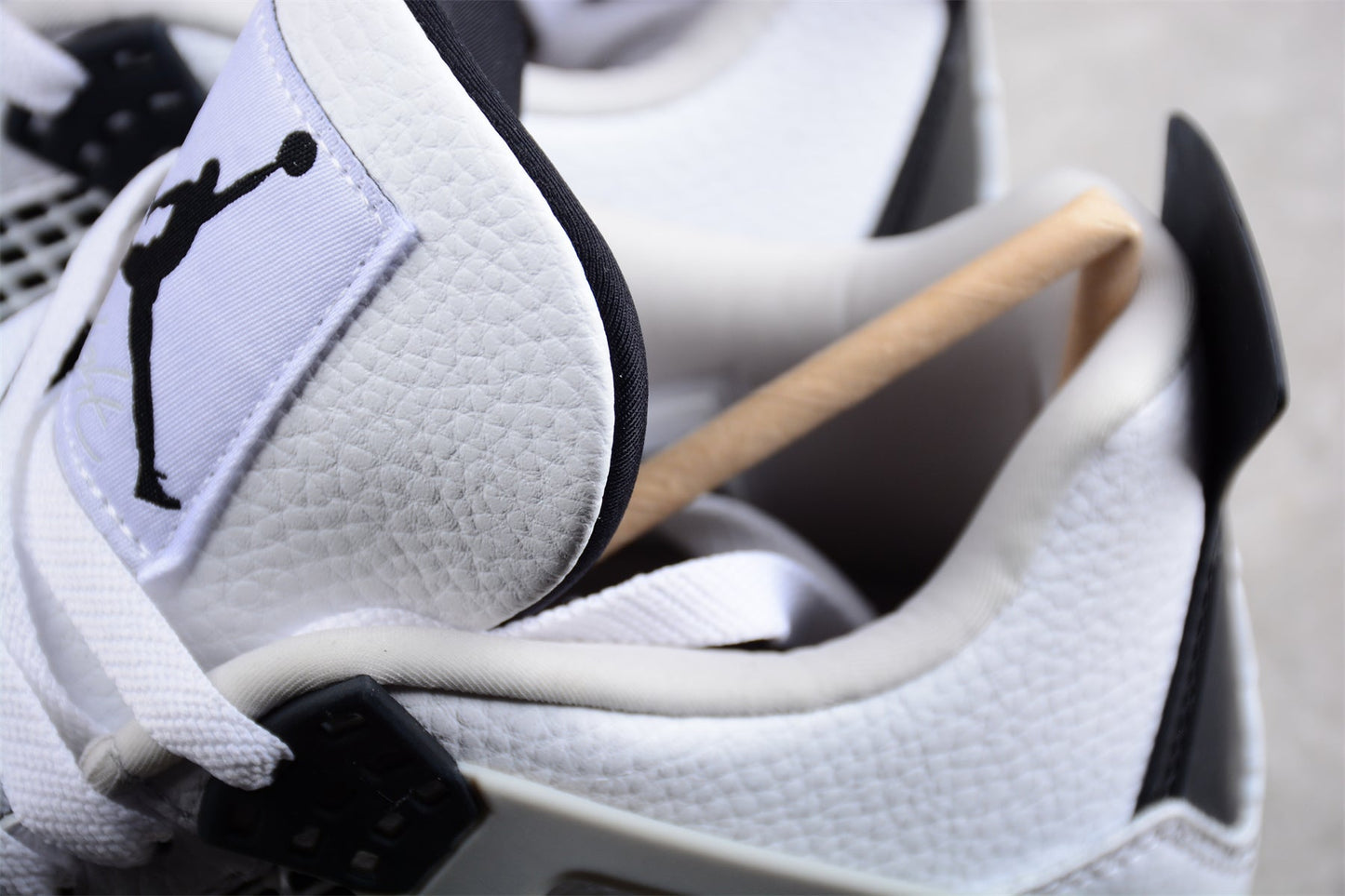 Air Jordan 4 Militär Schwarz 