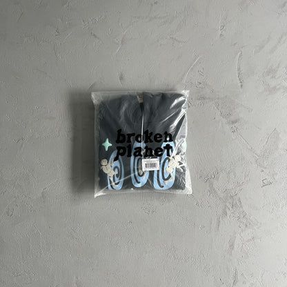 Broken Planet – Der Wahnsinn endet nie – Kapuzenpullover 