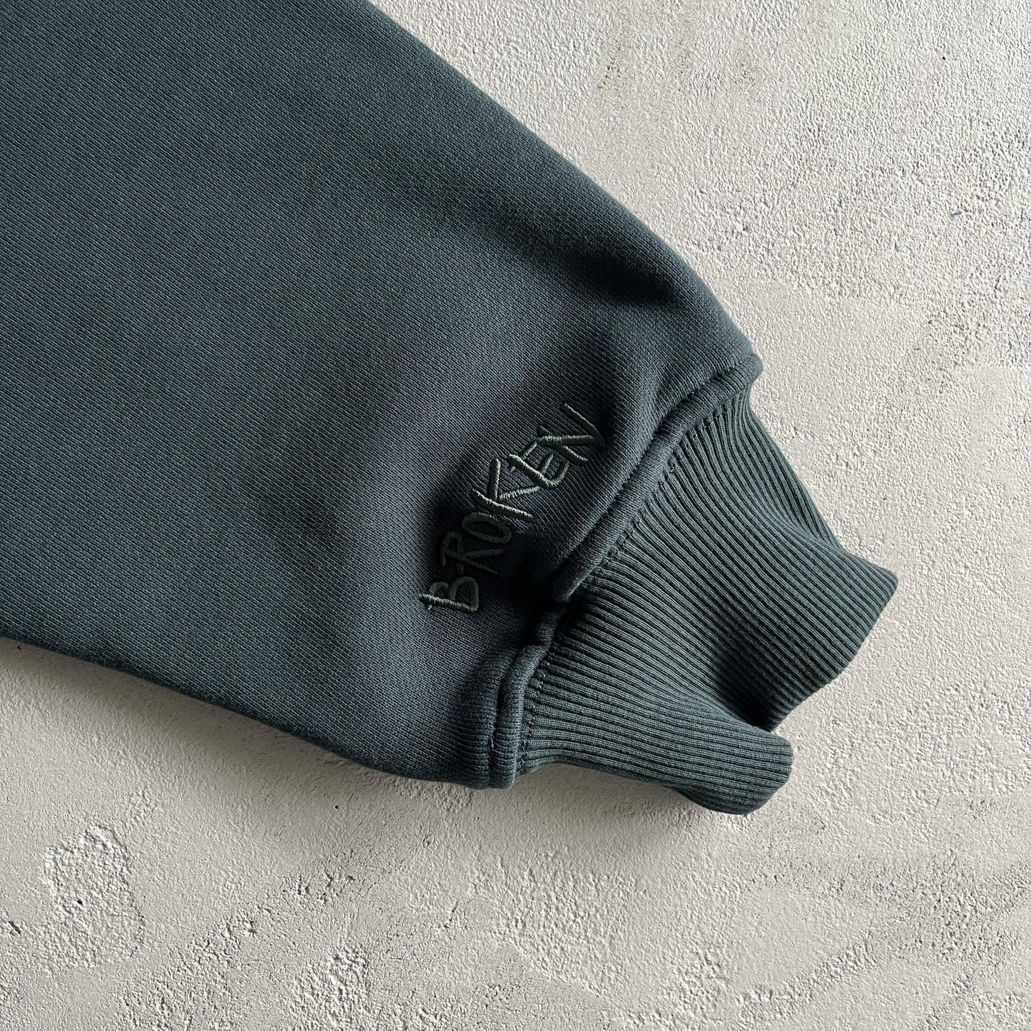 Broken Planet – Der Wahnsinn endet nie – Kapuzenpullover 