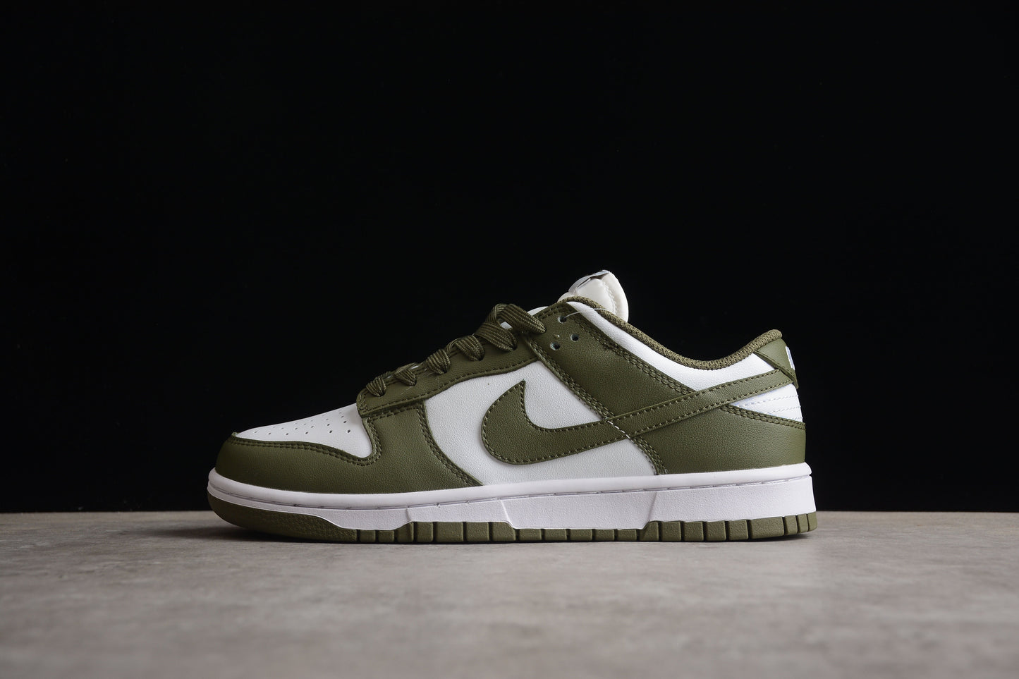 Nike Dunk Low Mitteloliv 