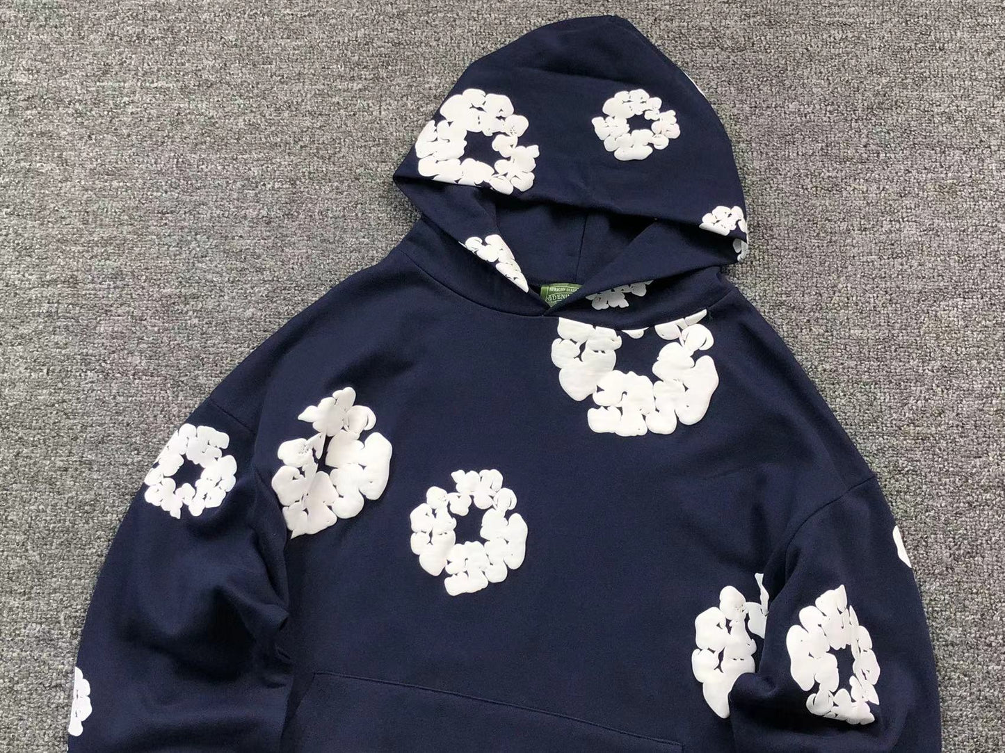 Il denim strappa la ghirlanda di cotone