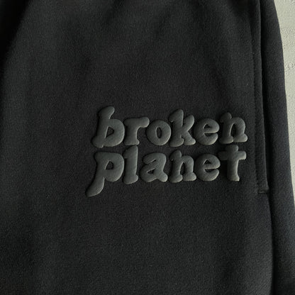 Broken Planet – Jogginghose mit geradem Bein in Schwarz 