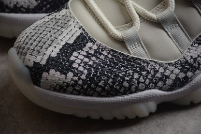 Air Jordan 11 Low "Schlange" 