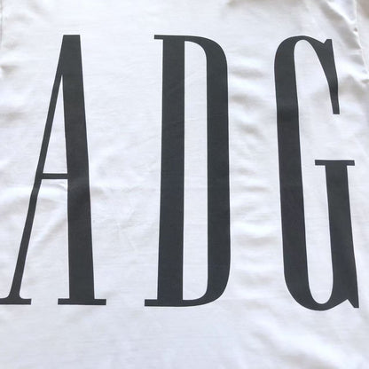 Maglietta con lacrime di denim 