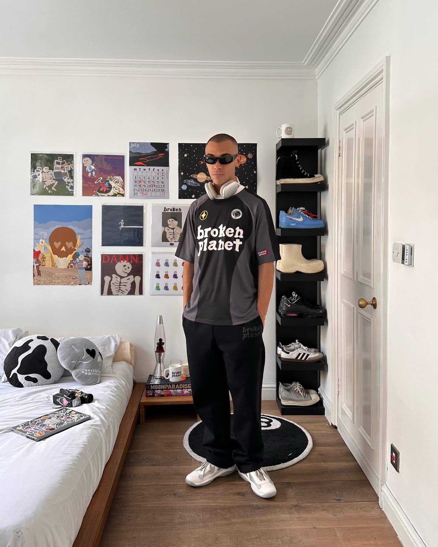 Broken Planet – Jogginghose mit geradem Bein in Schwarz 