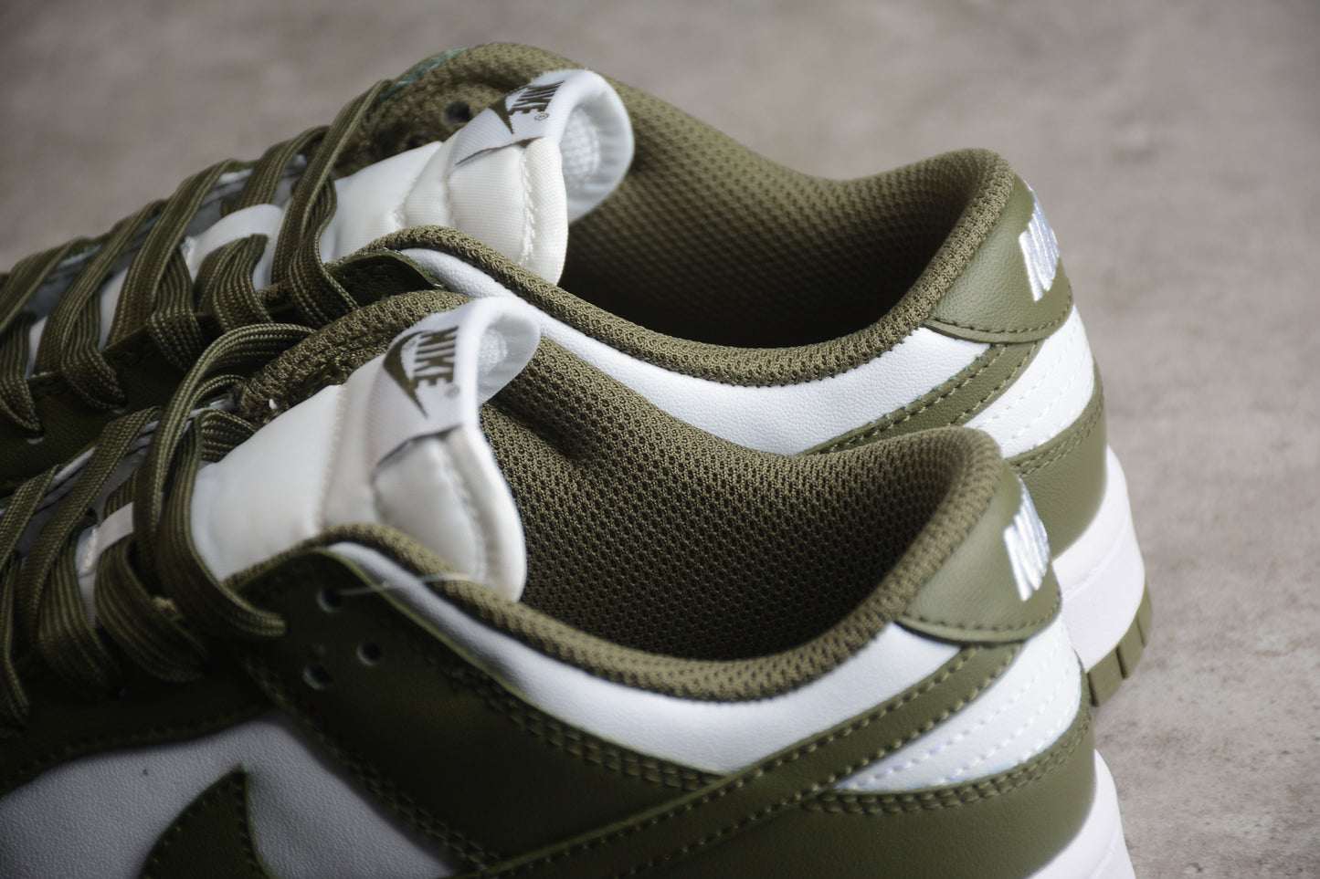 Nike Dunk Low Mitteloliv 