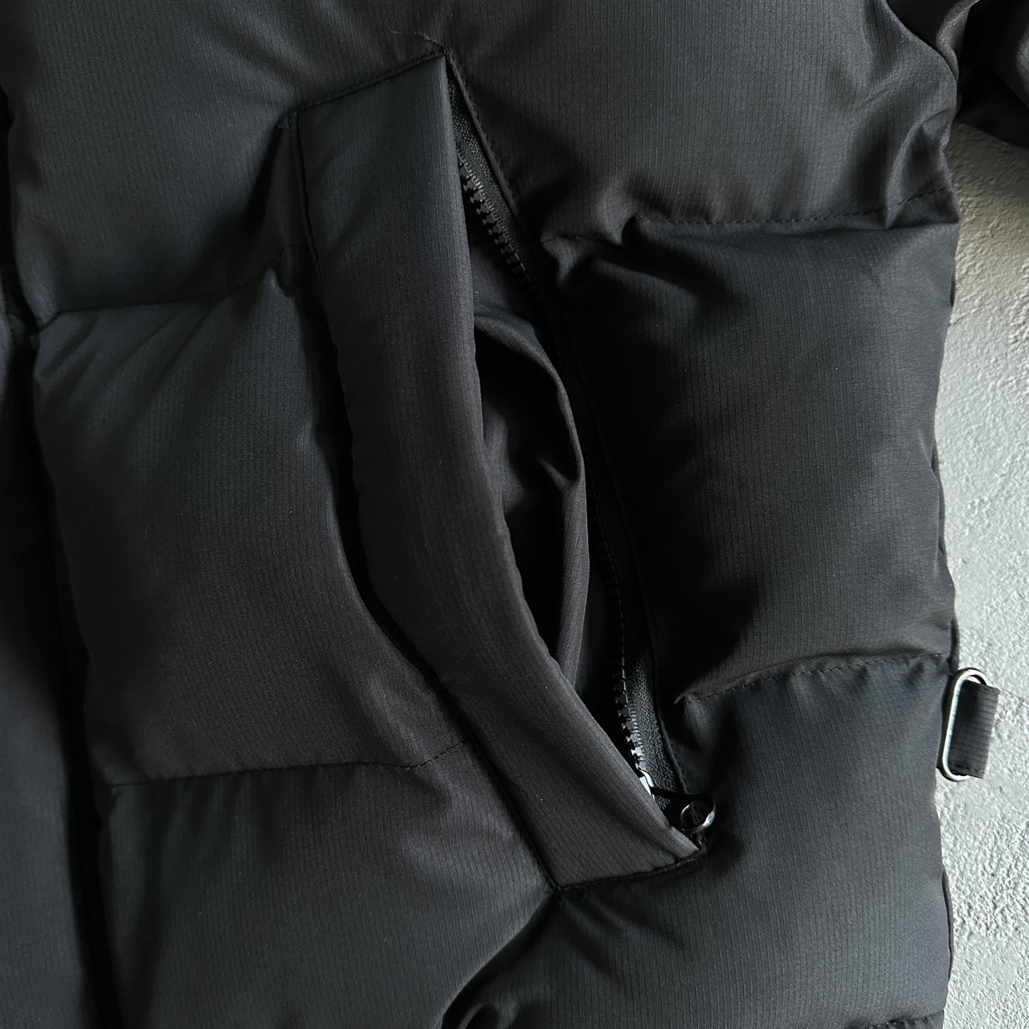 Trapstar Decoded Pufferjacke mit Kapuze 2.0 Schwarz / Infrarot 