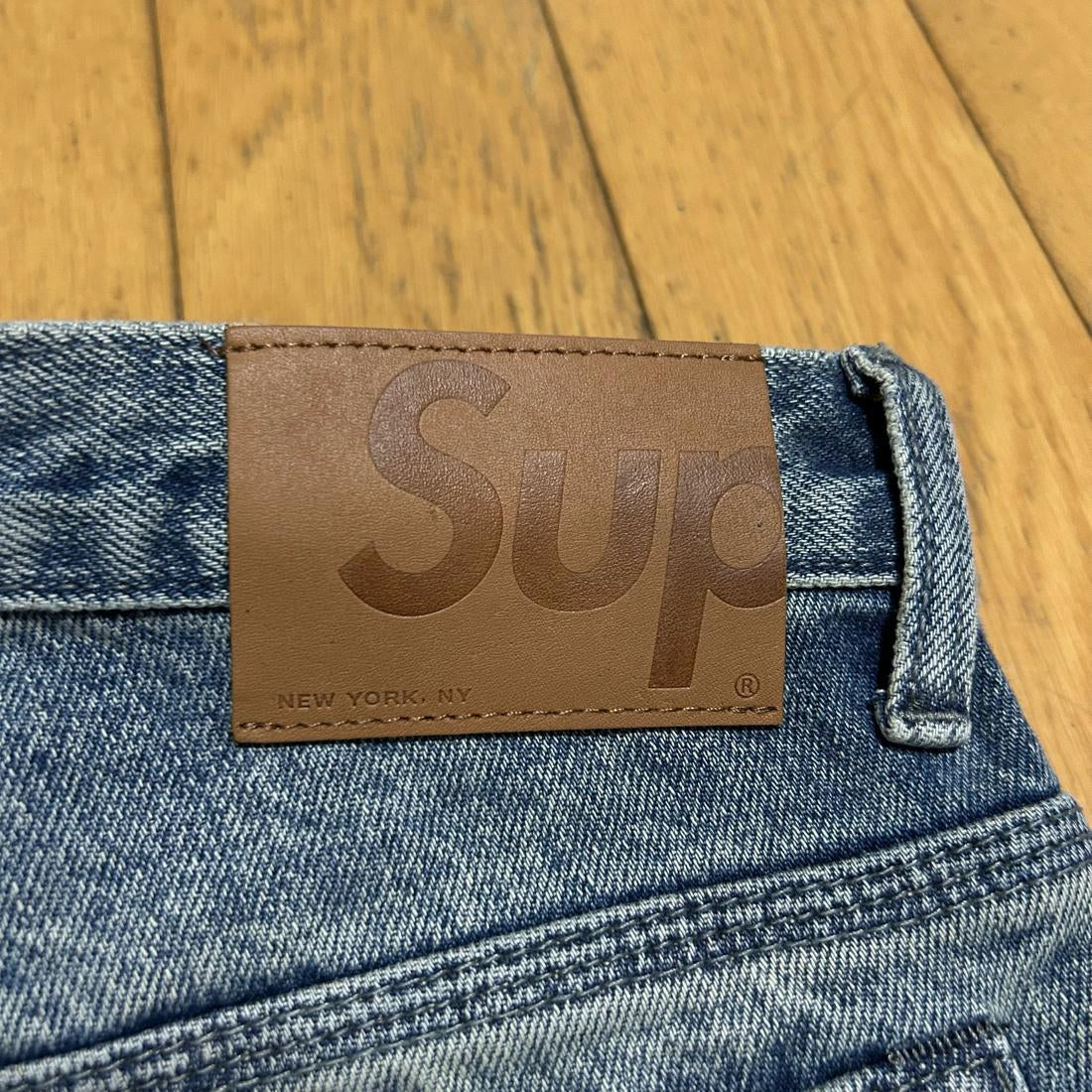Locker geschnittene Jeans mit Supreme-S-Logo