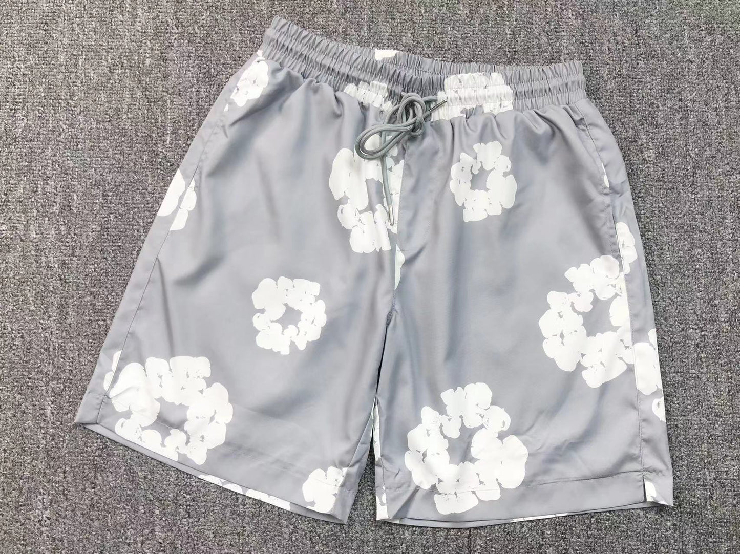 Tuta da bagno con strappi in denim