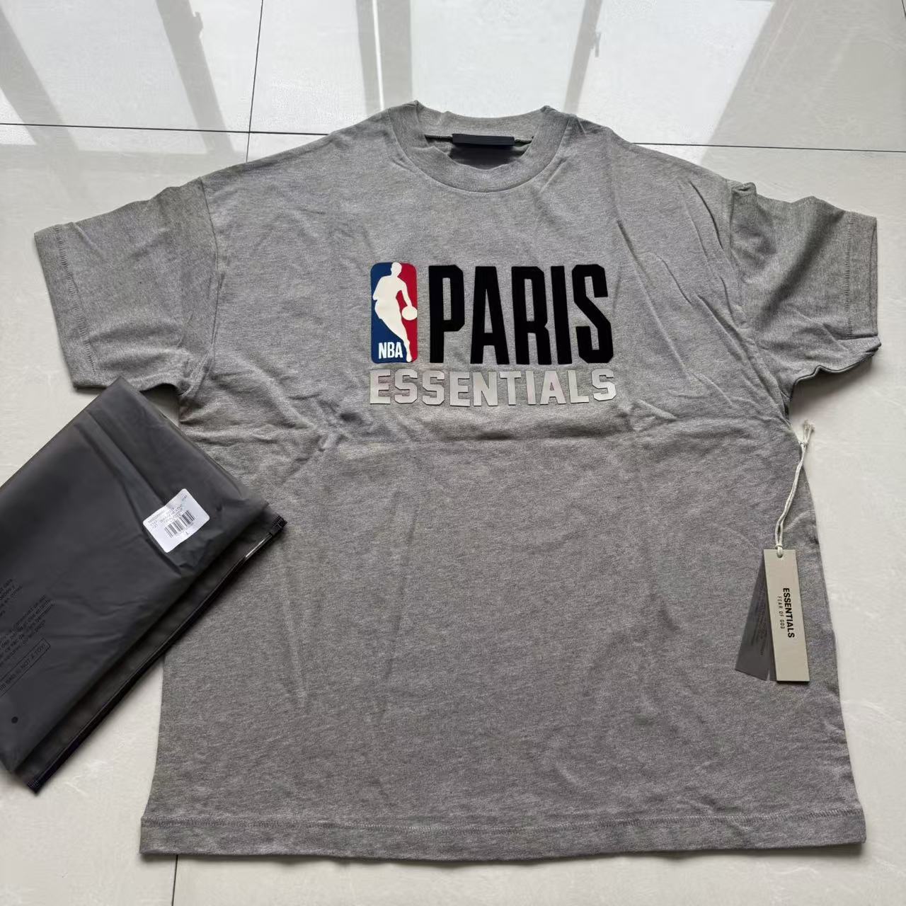 Camiseta y pantalones cortos FOG x Essentials