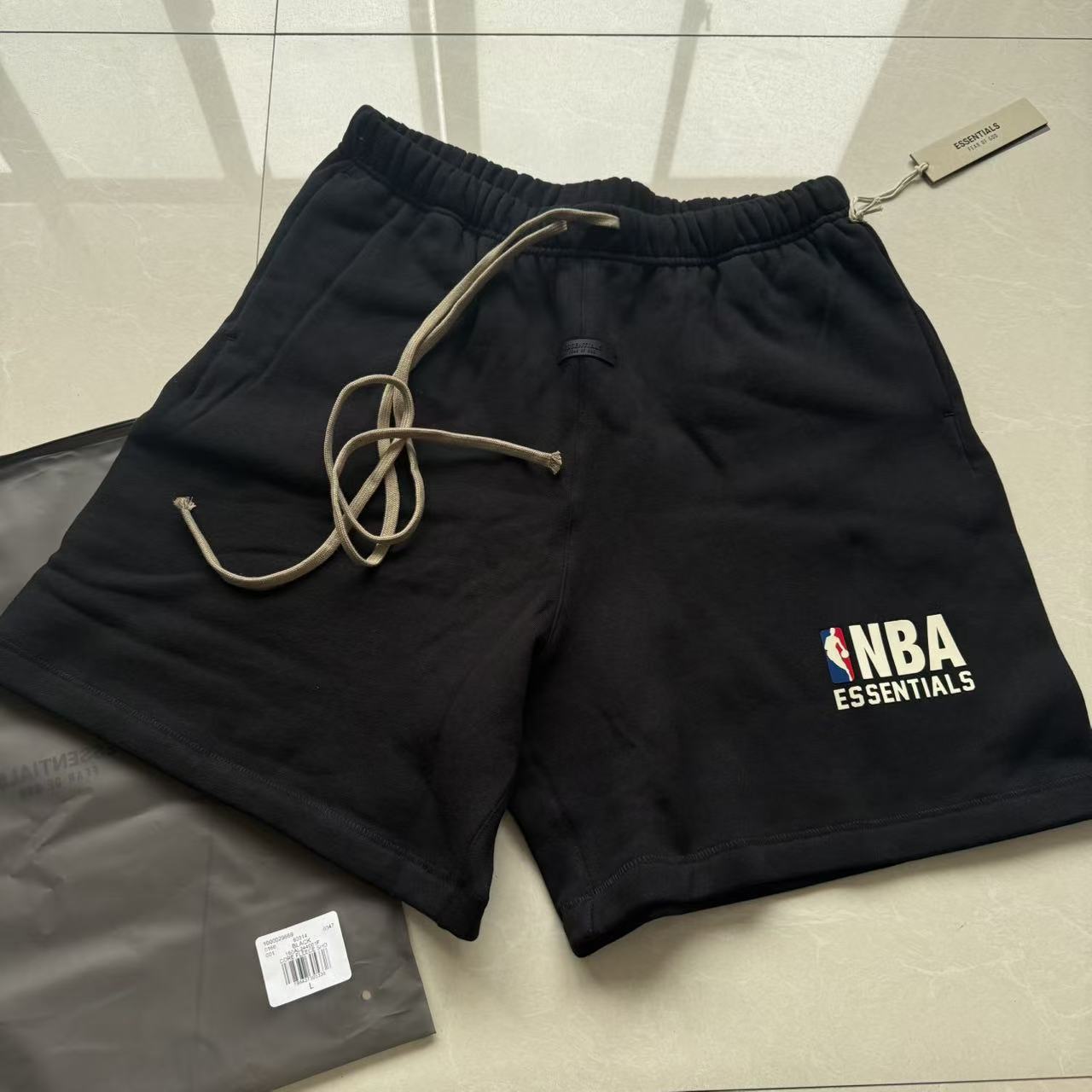 Camiseta y pantalones cortos FOG x Essentials