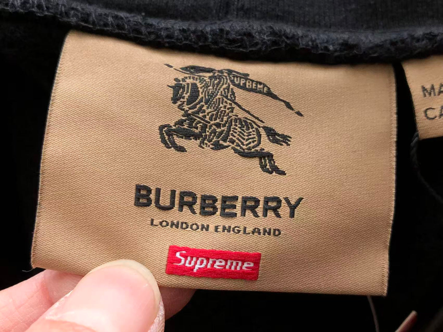 Sudadera con capucha BB
