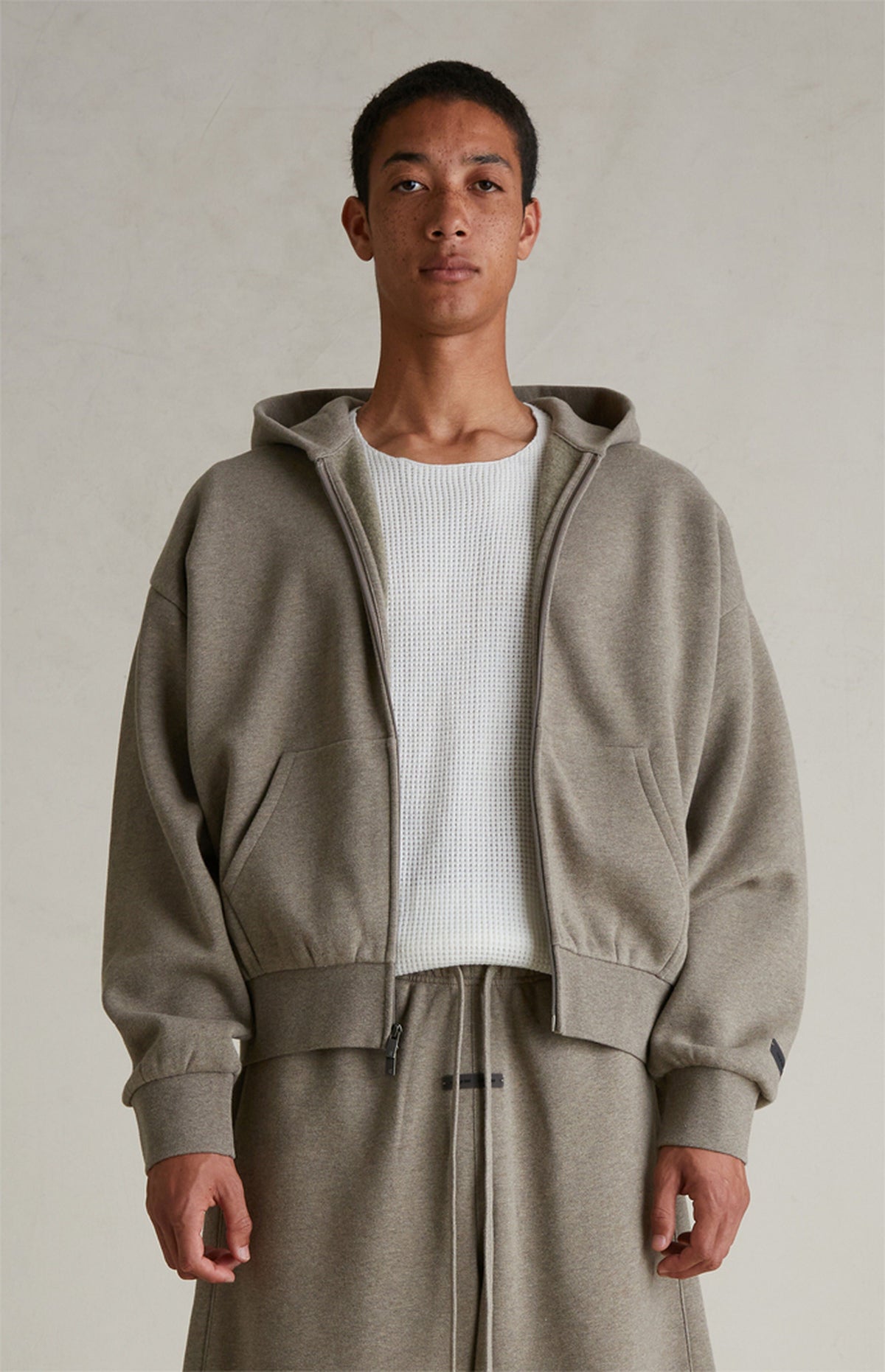 Felpa con cappuccio e zip FOG x Essentials 25Sp